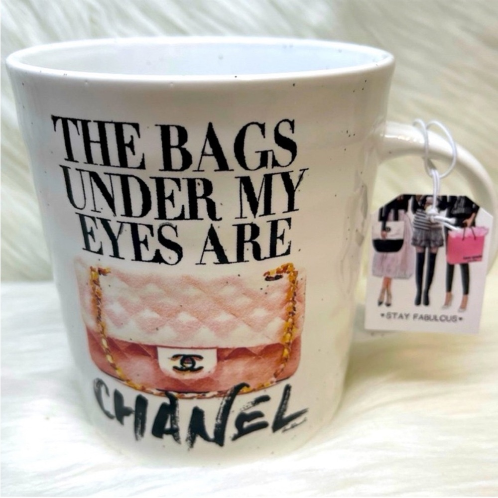 Drink your morning coffee or tea with style. Large mug brand new home print